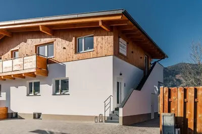 Das Gebäude in dem sich die Ferienwohnung befindet
