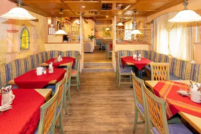 Ein Restaurant oder anderes Speiselokal in der Unterkunft Hotel Wirt Z'Minsta