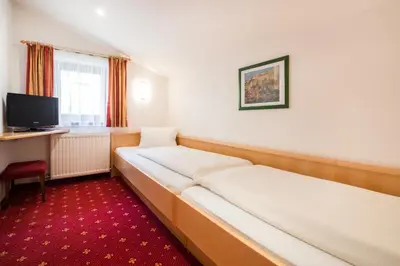 Ein Bett oder Betten in einem Zimmer der Unterkunft Pension Zum wilden Hannes