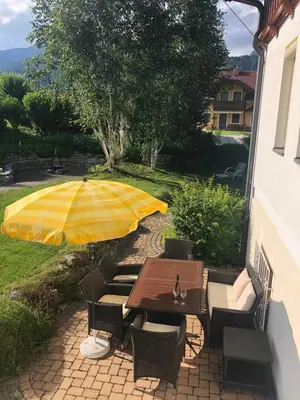 Ein Garten an der Unterkunft Ferienhaus Schaller am Galsterberg