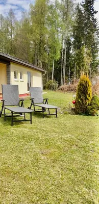 Ein Garten an der Unterkunft Ferienhaus am Traunsee mit Bergsicht