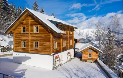 Charmante Berghuette im Winter