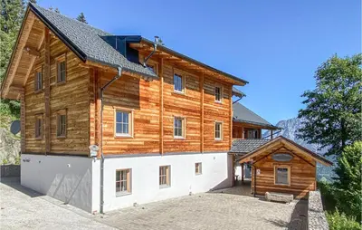 Das Gebäude in dem sich das Ferienhaus befindet