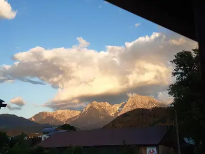 Ein allgemeiner Bergblick oder ein Berglick von der Ferienwohnung aus