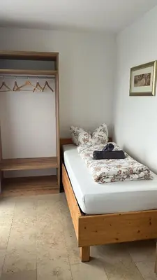 Ein Bett oder Betten in einem Zimmer der Unterkunft Danner Familien-Ferienwohnungen - Ruhige Lage, 650 m zum Attersee & zentral in Schörfling
