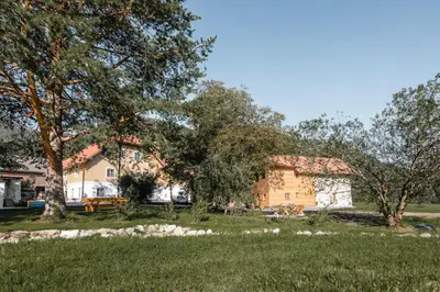 Das Gebäude in dem sich die Ferienwohnung befindet