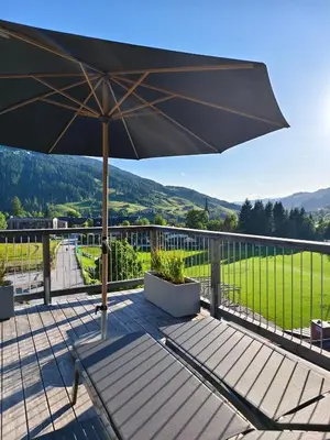 Ein allgemeiner Bergblick oder ein Berglick von des Hotels aus