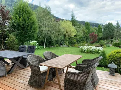 Ein allgemeiner Bergblick oder ein Berglick von der Pension aus