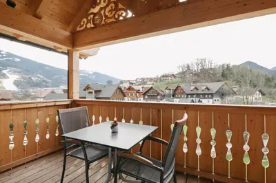 Ein allgemeiner Bergblick oder ein Berglick von der Ferienwohnung aus