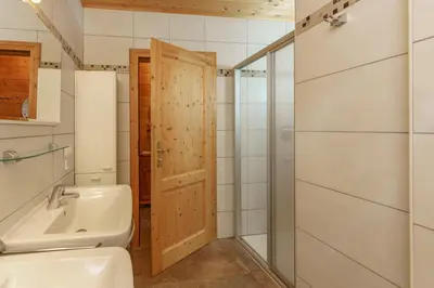 Ein Badezimmer in der Unterkunft Ski In- Ski Out - Haus Stocker - direkt an der Skipiste by Schladmingurlaub