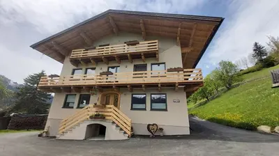 Das Gebäude in dem sich die Ferienwohnung befindet