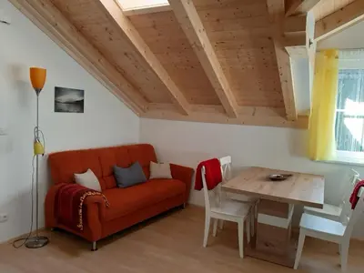 Ein Sitzbereich in der Unterkunft Ferienwohnung Christine
