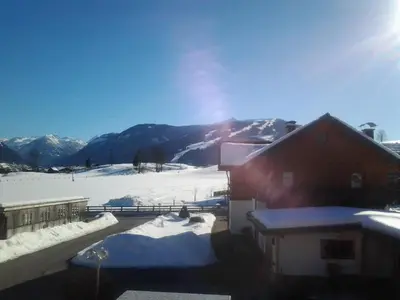 Ein allgemeiner Bergblick oder ein Berglick von der Ferienwohnung aus