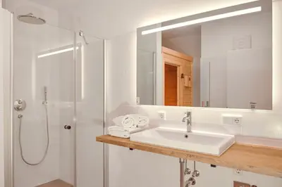 Ein Badezimmer in der Unterkunft die Tauplitz Lodges - Alm Lodge A13 by AA Holiday Homes
