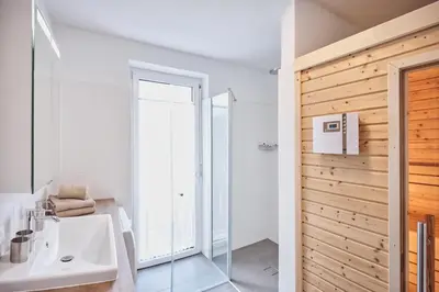 Ein Badezimmer in der Unterkunft die Tauplitz Lodges - Bergblick Lodge B6 by AA Holiday Homes