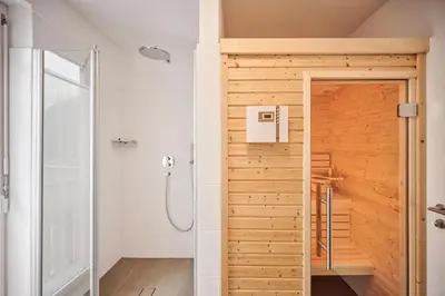 Ein Badezimmer in der Unterkunft die Tauplitz Lodges - Bergblick Lodge B6 by AA Holiday Homes