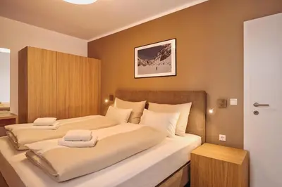 Ein Bett oder Betten in einem Zimmer der Unterkunft die Tauplitz Lodges - Wasserfall Lodge C1 by AA Holiday Homes