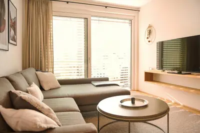 Ein Sitzbereich in der Unterkunft die Tauplitz Lodges - Wasserfall Lodge C4 by AA Holiday Homes