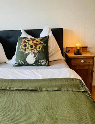 Ein Bett oder Betten in einem Zimmer der Unterkunft KAINZLEITENHOF am Traunsee