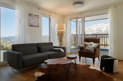 Ein allgemeiner Bergblick oder ein Berglick von der Ferienwohnung aus