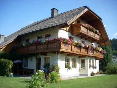 Das Gebäude in dem sich die Ferienwohnung befindet