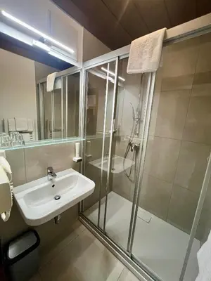 Ein Badezimmer in der Unterkunft Attergauhof