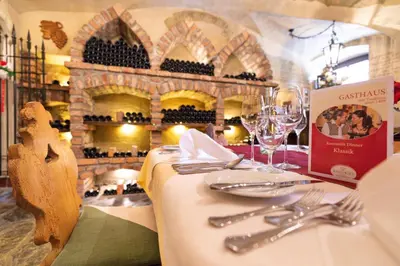 Ein Restaurant oder anderes Speiselokal in der Unterkunft Hotel & Restaurant Wastlwirt