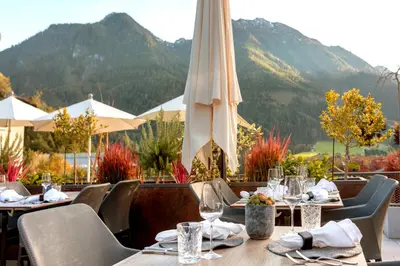 Ein allgemeiner Bergblick oder ein Berglick von des Hotels aus