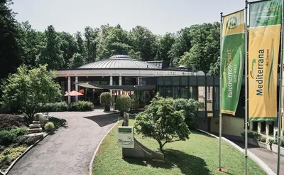 Ein Garten an der Unterkunft EurothermenResort Bad Hall - Hotel Miraverde