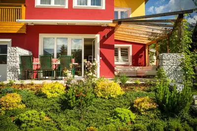 Ein Garten an der Unterkunft das Burghard