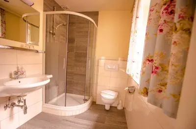 Ein Badezimmer in der Unterkunft Hotel Wintergarten