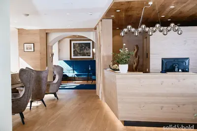 Ein Sitzbereich in der Unterkunft Hotel Weisser Hirsch