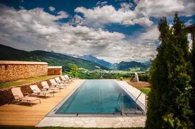 Ein allgemeiner Bergblick oder ein Berglick von des Hotels aus