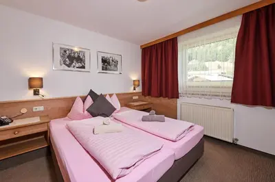 Ein Bett oder Betten in einem Zimmer der Unterkunft Apartments Neue Post