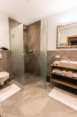 Ein Badezimmer in der Unterkunft Bergseegut Chalet und Apartment