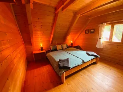 Ein Bett oder Betten in einem Zimmer der Unterkunft Zirbitz Hütte mit Sauna und Kamin