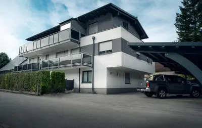Das Gebäude in dem sich die Ferienwohnung befindet