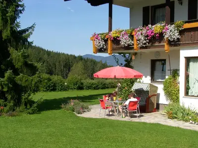 Ein Garten an der Unterkunft Gästehaus Elisabeth