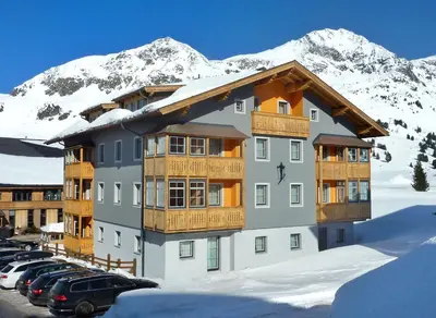 Ein allgemeiner Bergblick oder ein Berglick von des Hotels aus