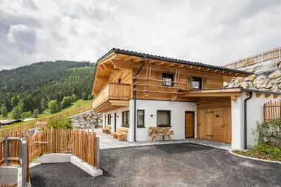 Ein allgemeiner Bergblick oder ein Berglick von des Chalets aus
