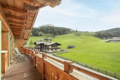 Ein allgemeiner Bergblick oder ein Berglick von der Ferienwohnung aus