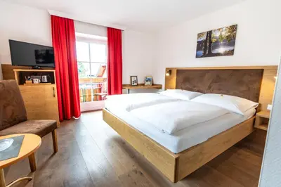 Ein Bett oder Betten in einem Zimmer der Unterkunft Hotel-Garni Schernthaner