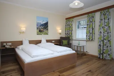 Ein Bett oder Betten in einem Zimmer der Unterkunft Hotel-Garni Schernthaner