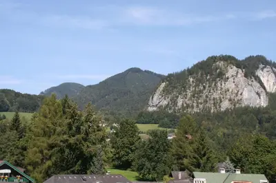 Ein allgemeiner Bergblick oder ein Berglick von des Hotels aus
