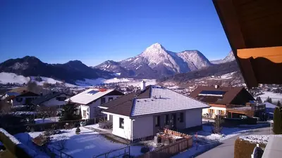 Ein allgemeiner Bergblick oder ein Berglick von der Ferienwohnung aus