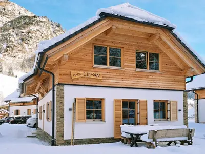 Ein allgemeiner Bergblick oder ein Berglick von des Chalets aus