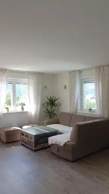 Ein Sitzbereich in der Unterkunft Ferienwohnung am Mondsee