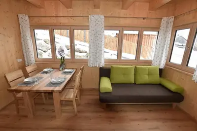 Ein Sitzbereich in der Unterkunft Ferienwohnungen Kalss nahe Altaussee