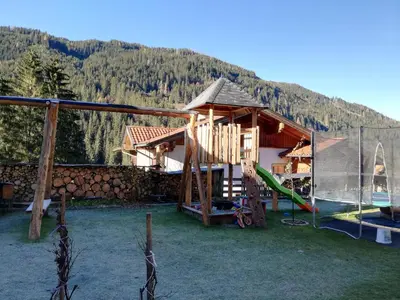 Ein allgemeiner Bergblick oder ein Berglick von der Ferienwohnung aus