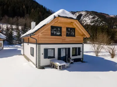 Ein allgemeiner Bergblick oder ein Berglick von des Chalets aus